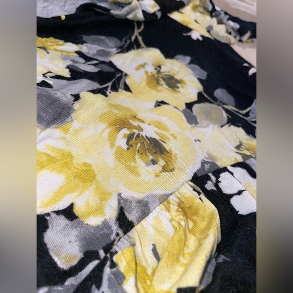 Chris and Carol Foral Black and Yellow Maternity Dress - Picture 3 of 4